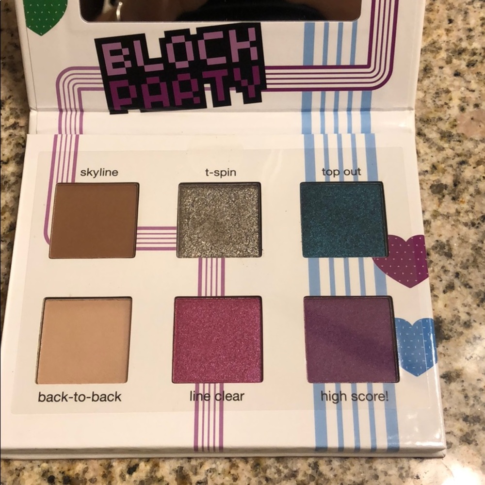 Tetris eye shadow